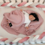 Pătură din bambus – bumbac pentru bebeluși roz, model Pony